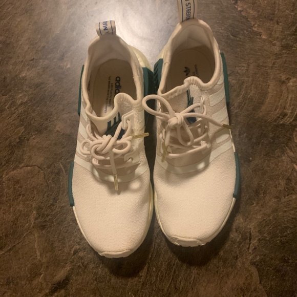Adidas NMD Women's Sneakers Size 7-8 - Picture 2 of 3